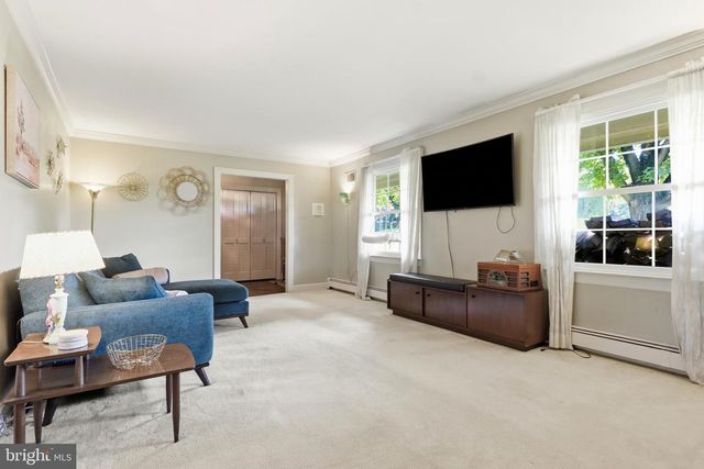 200 S 8TH ST, Mount Wolf, PA 17347