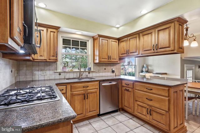 200 S 8TH ST, Mount Wolf, PA 17347