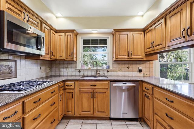 200 S 8TH ST, Mount Wolf, PA 17347