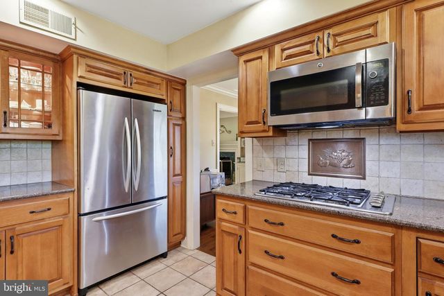 200 S 8TH ST, Mount Wolf, PA 17347