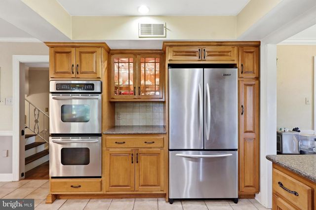 200 S 8TH ST, Mount Wolf, PA 17347