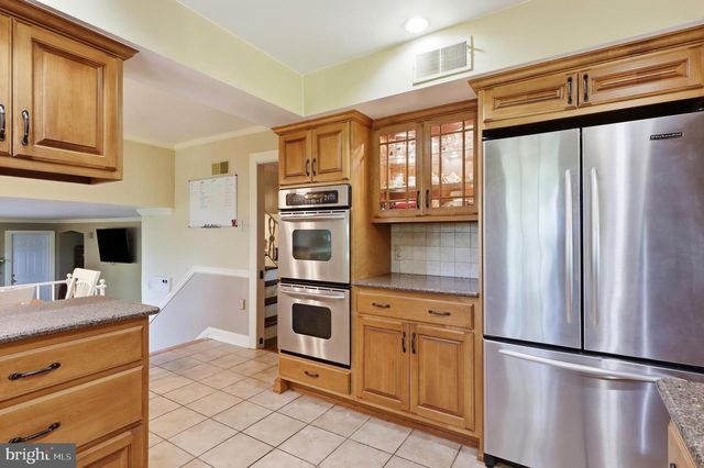 200 S 8TH ST, Mount Wolf, PA 17347