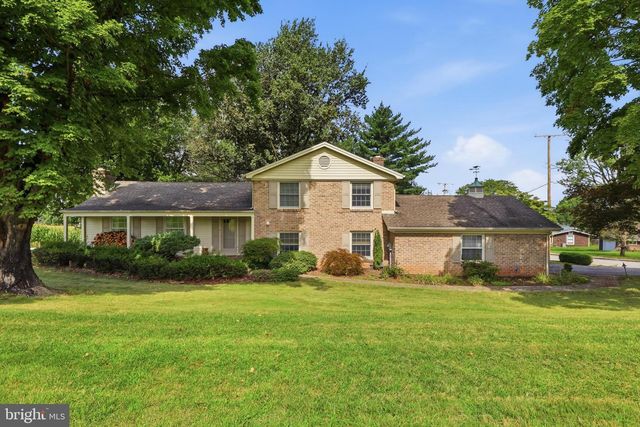 200 S 8TH ST, Mount Wolf, PA 17347