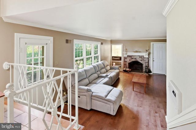 200 S 8TH ST, Mount Wolf, PA 17347