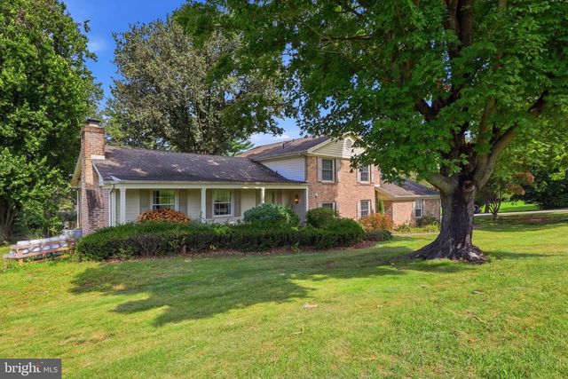 200 S 8TH ST, Mount Wolf, PA 17347