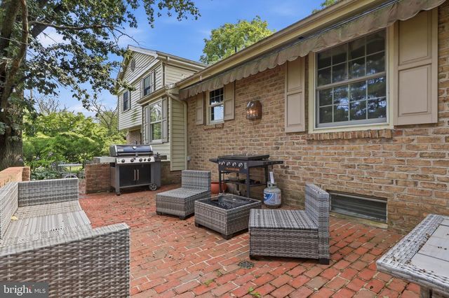 200 S 8TH ST, Mount Wolf, PA 17347