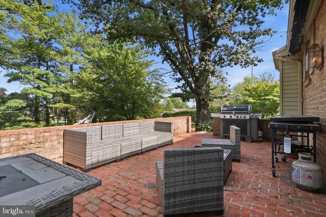 200 S 8TH ST, Mount Wolf, PA 17347