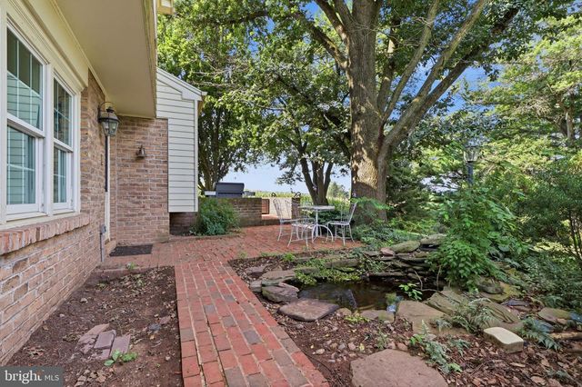 200 S 8TH ST, Mount Wolf, PA 17347