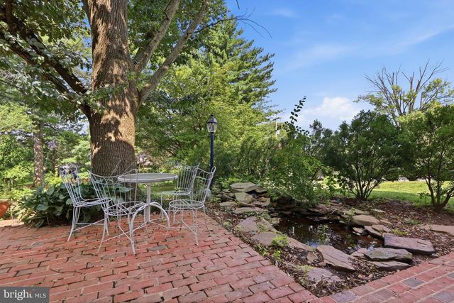 200 S 8TH ST, Mount Wolf, PA 17347
