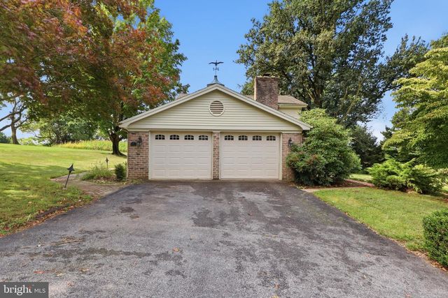 200 S 8TH ST, Mount Wolf, PA 17347