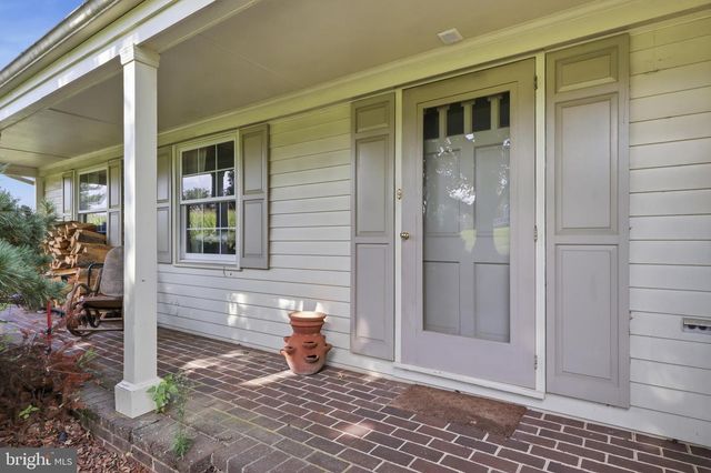 200 S 8TH ST, Mount Wolf, PA 17347