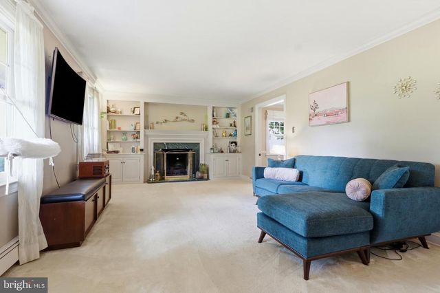200 S 8TH ST, Mount Wolf, PA 17347