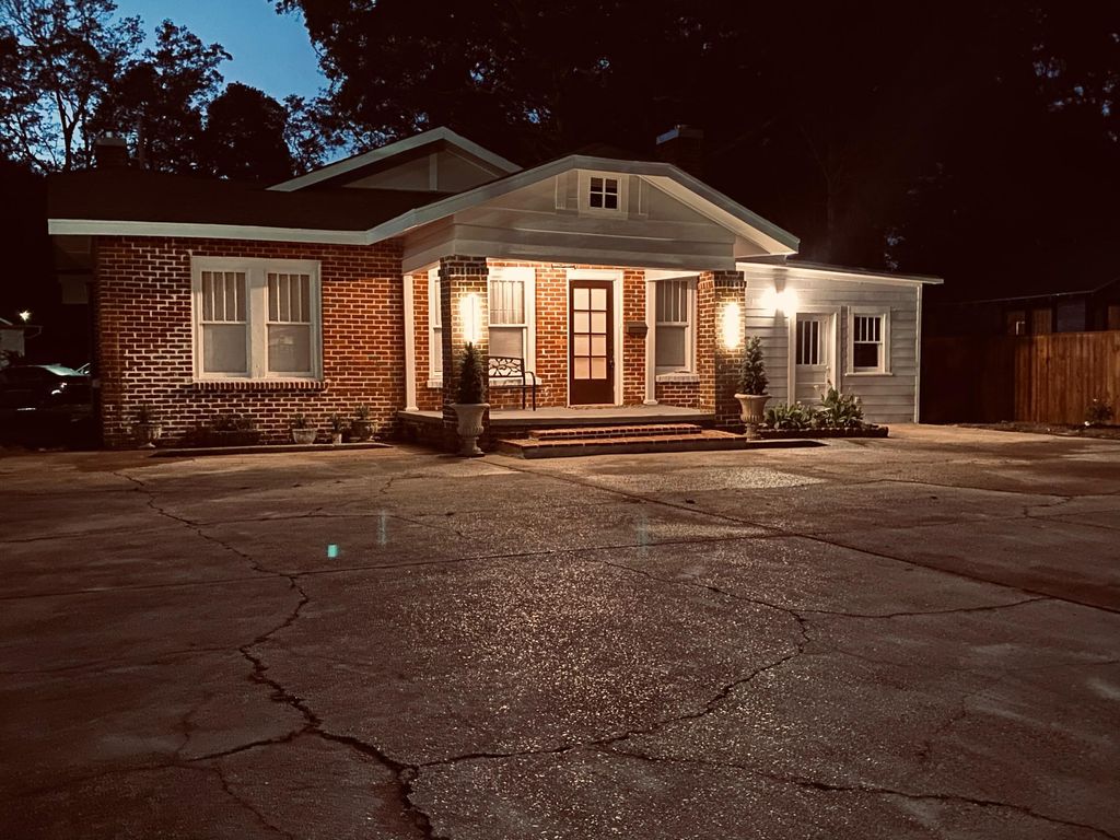 1305 Adeline, Hattiesburg, MS 39401
