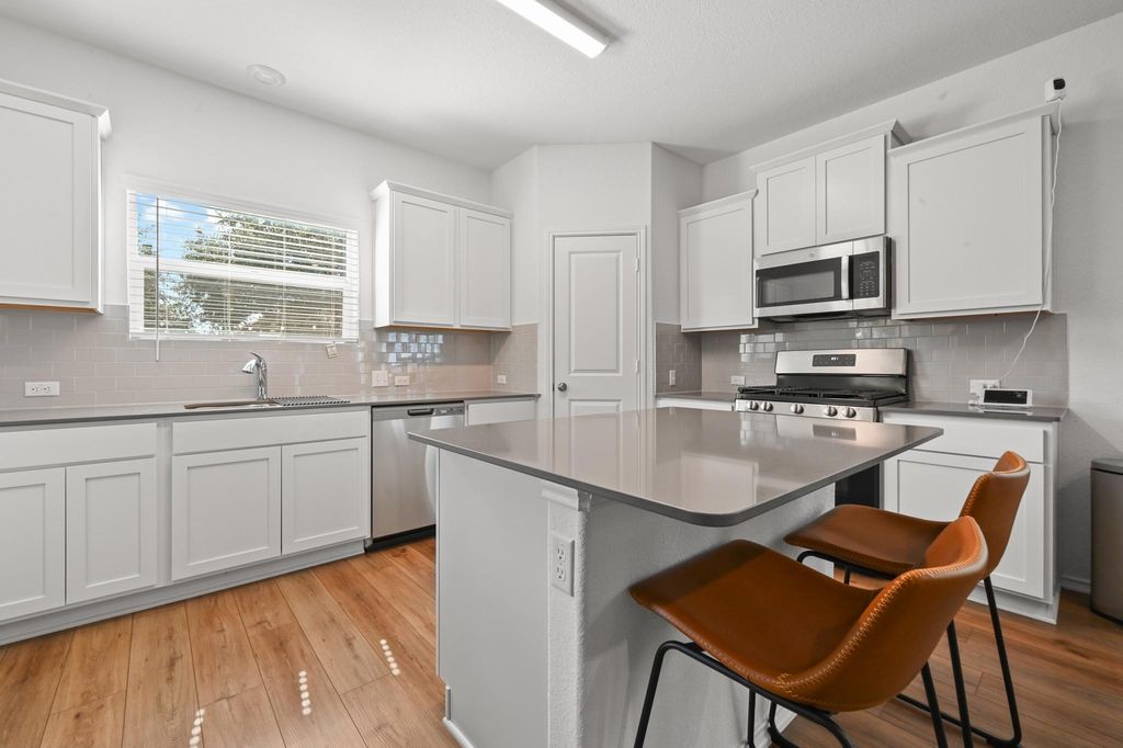 7903 Prairie Rye DR, Lago Vista, TX 78645