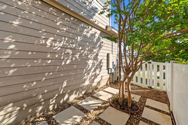 1812 Enchanted Rock DR, Cedar Park, TX 78613