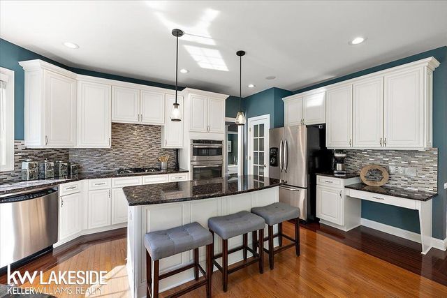 561 Kingstone Court, Oakland, MI 48363