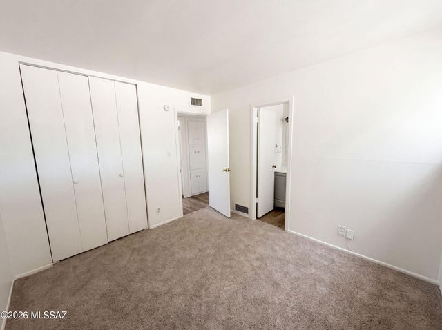 2901 N Cloverland Avenue, Tucson, AZ 85712