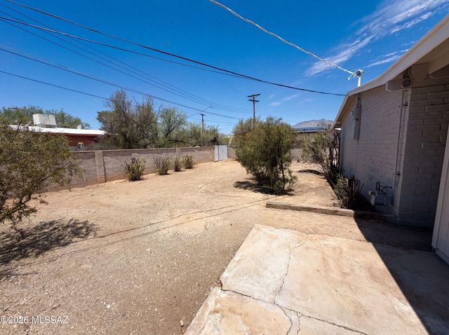 2901 N Cloverland Avenue, Tucson, AZ 85712