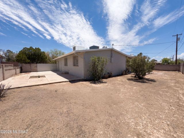 2901 N Cloverland Avenue, Tucson, AZ 85712