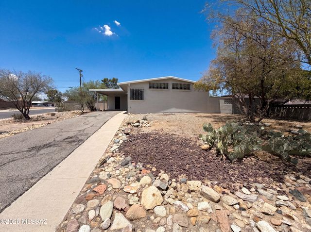 2901 N Cloverland Avenue, Tucson, AZ 85712