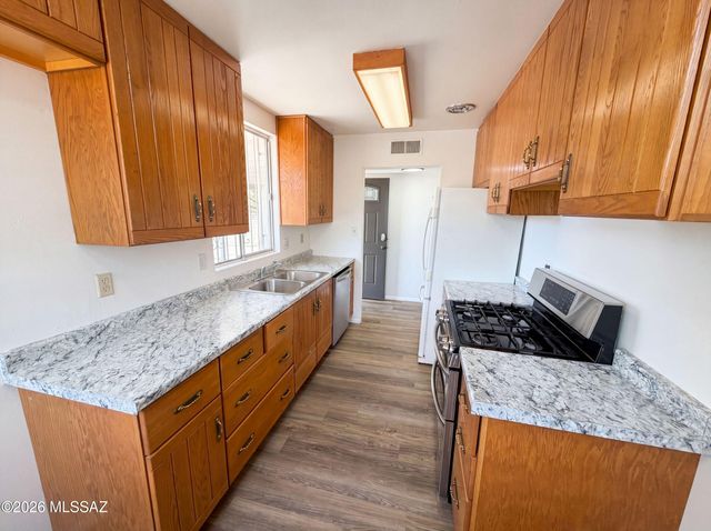 2901 N Cloverland Avenue, Tucson, AZ 85712