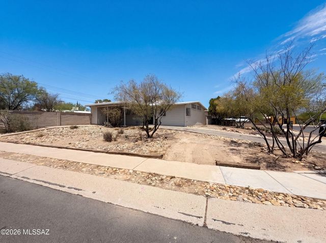 2901 N Cloverland Avenue, Tucson, AZ 85712