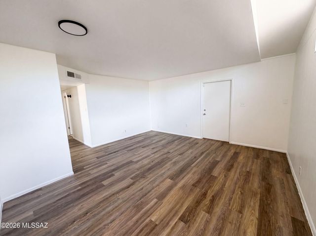 2901 N Cloverland Avenue, Tucson, AZ 85712