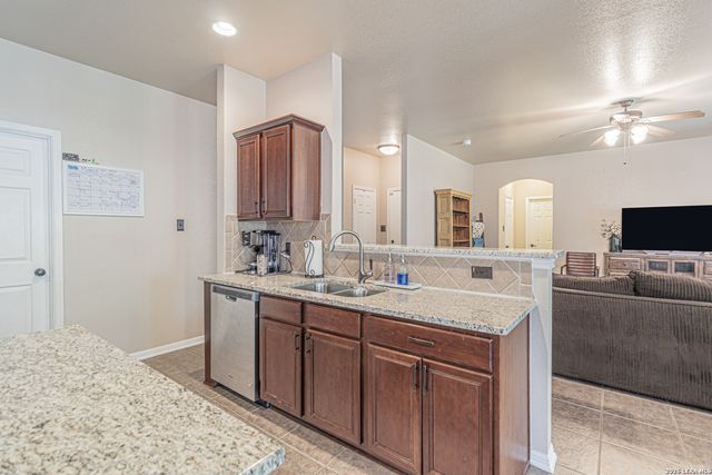 8223 Sabinoso, Helotes, TX 78023