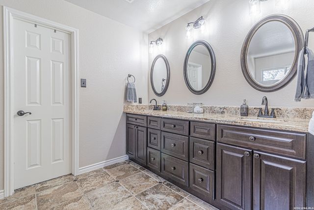 8223 Sabinoso, Helotes, TX 78023