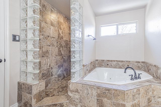 8223 Sabinoso, Helotes, TX 78023