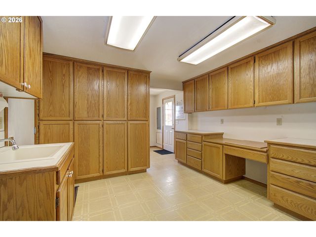 4911 Ne 27TH Ct, Vancouver, WA 98663