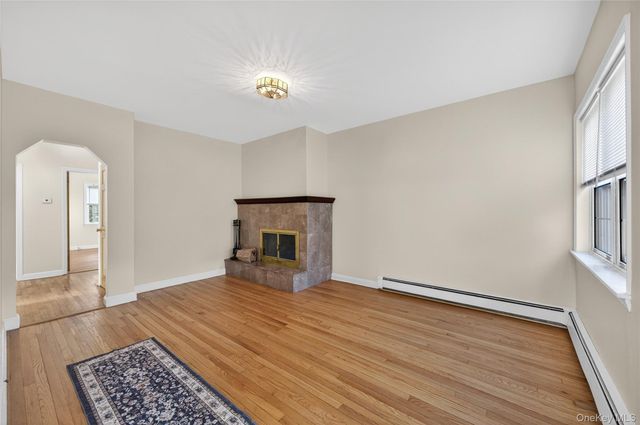 3 Woodmere Avenue, Glenwood Landing, NY 11547