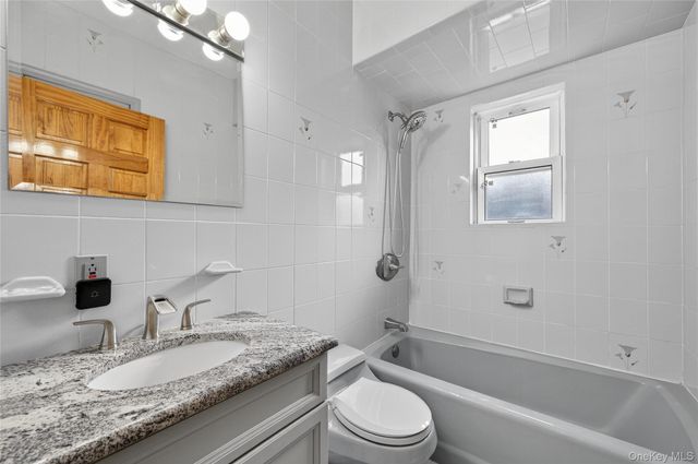 3 Woodmere Avenue, Glenwood Landing, NY 11547