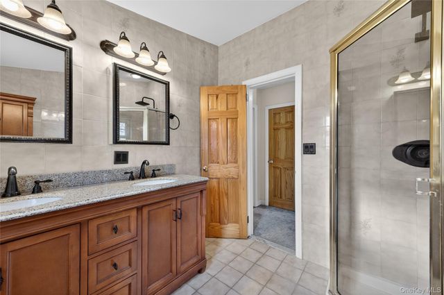 3 Woodmere Avenue, Glenwood Landing, NY 11547