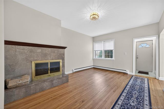 3 Woodmere Avenue, Glenwood Landing, NY 11547