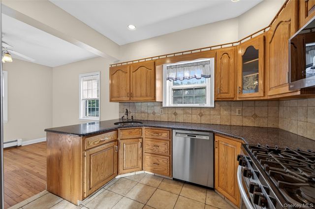 3 Woodmere Avenue, Glenwood Landing, NY 11547