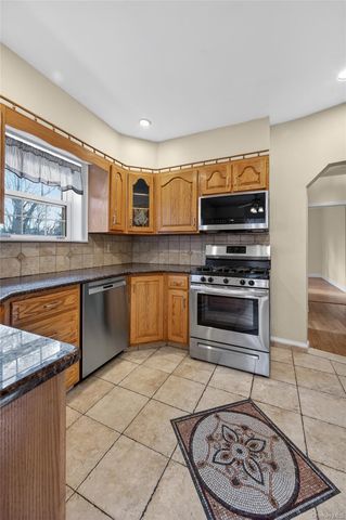 3 Woodmere Avenue, Glenwood Landing, NY 11547