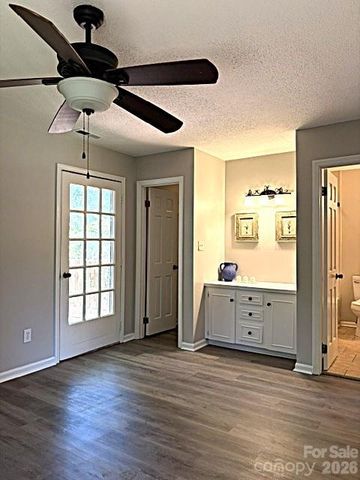 4617 Oakwood Circle, Gastonia, NC 28056