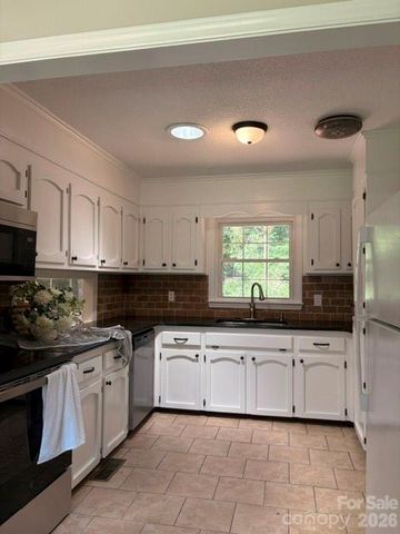 4617 Oakwood Circle, Gastonia, NC 28056