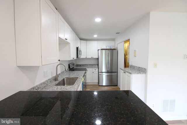 3150-E ANCHORWAY CT, Falls Church, VA 22042