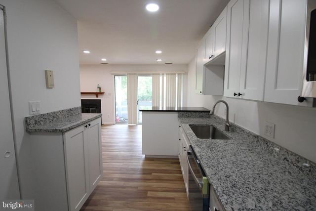 3150-E ANCHORWAY CT, Falls Church, VA 22042