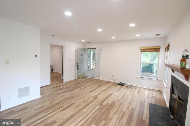 3150-E ANCHORWAY CT, Falls Church, VA 22042