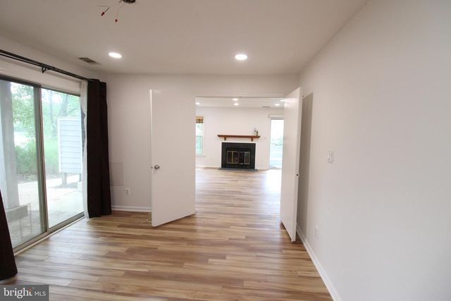 3150-E ANCHORWAY CT, Falls Church, VA 22042