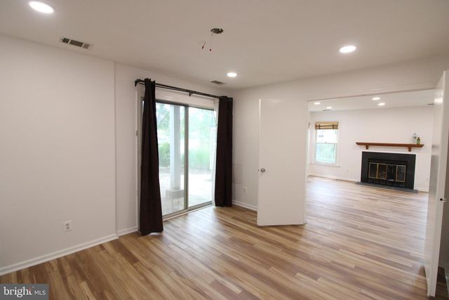 3150-E ANCHORWAY CT, Falls Church, VA 22042