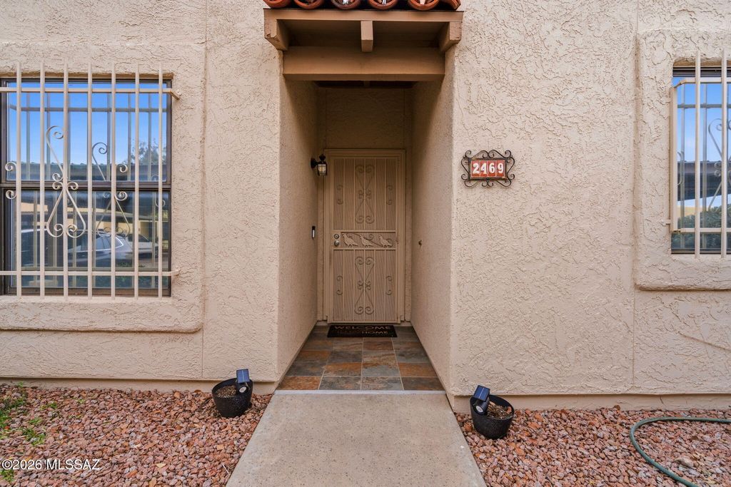 2469 N Ironwood Ridge Drive, Tucson, AZ 85745