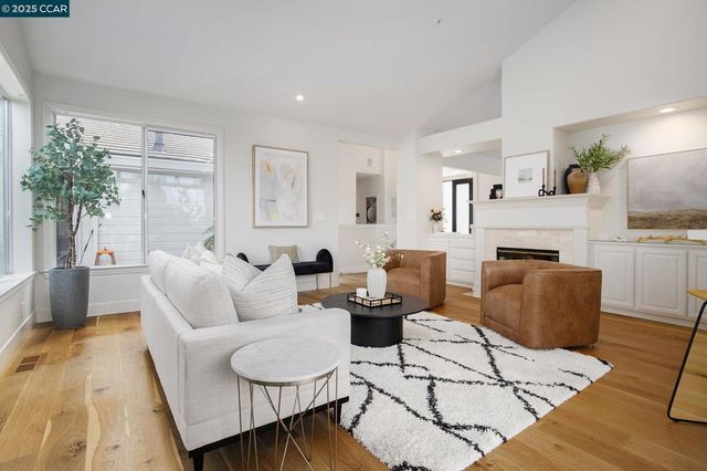 2199 Hidden Pond Rd, Lafayette, CA 94549