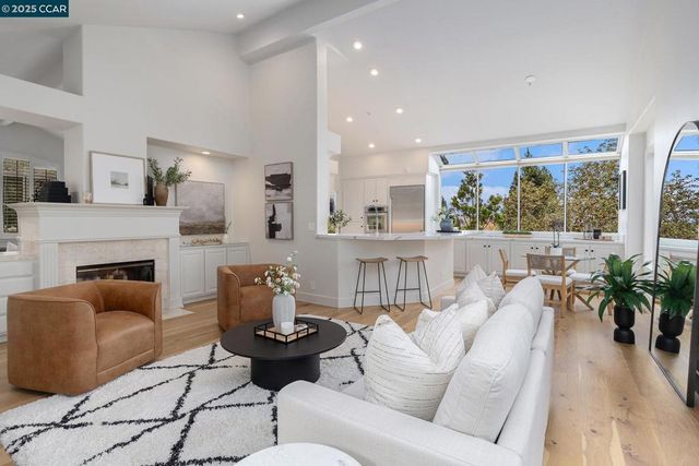 2199 Hidden Pond Rd, Lafayette, CA 94549