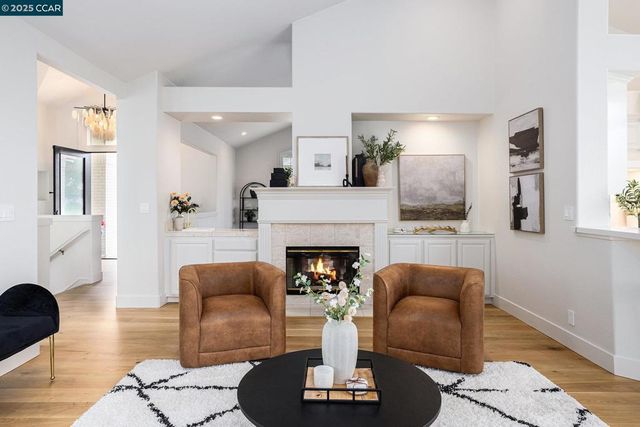 2199 Hidden Pond Rd, Lafayette, CA 94549