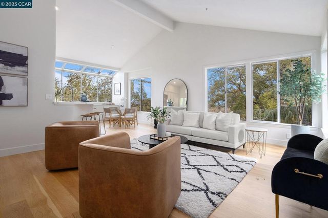 2199 Hidden Pond Rd, Lafayette, CA 94549