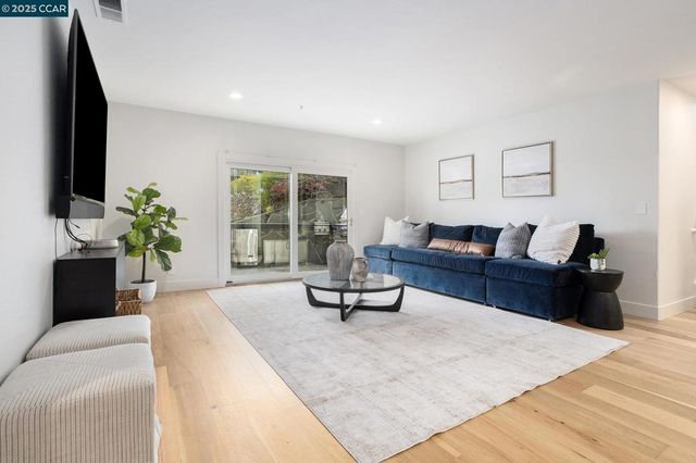 2199 Hidden Pond Rd, Lafayette, CA 94549